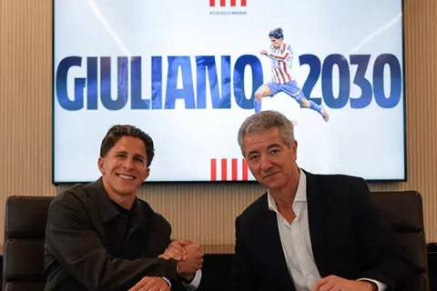 أتلتيكو مدريد يمدد عقد جوليانو سيميوني حتى 2030